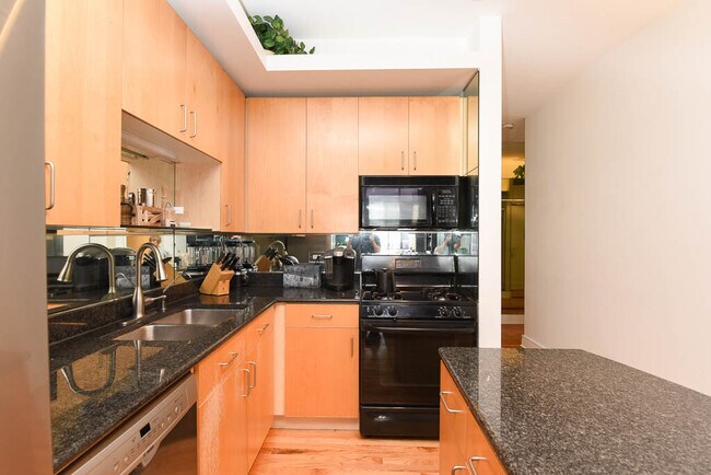 Photo - 212 W Washington St Unidad D2101