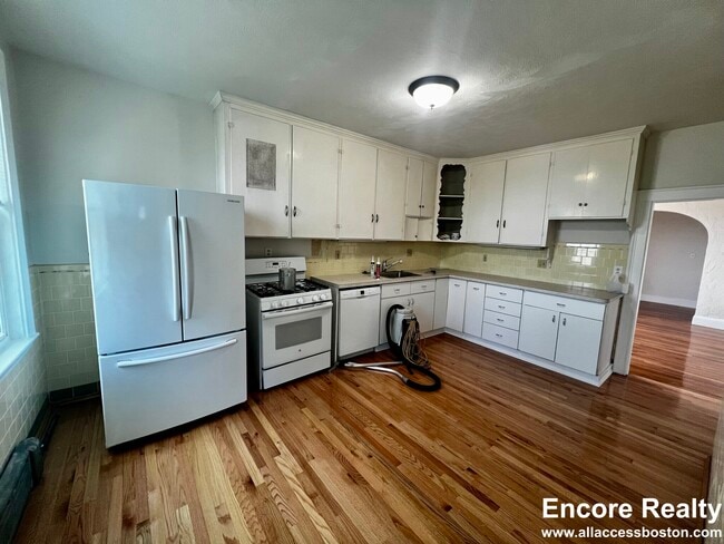 Building Photo - 169 Campbell Ave Unit 3