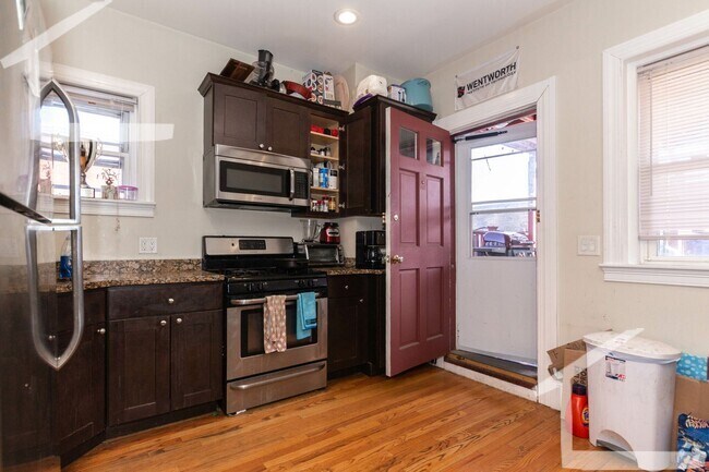 Building Photo - 9/1 Renovated 4BR/2BA near Green Line, Bri... Rental