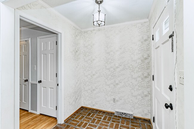 Photo - 300 Long Forest Cir