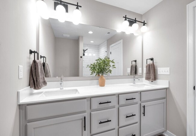 Photo - 319 Steeples Blvd