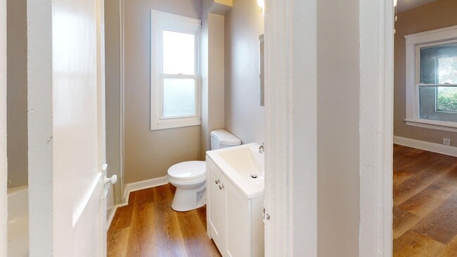 Photo - 2818 E 119th St Unidad 2818 E 119th Down