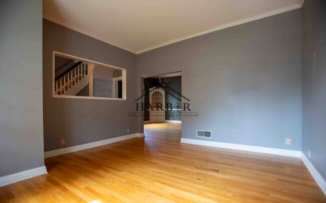 Photo - 3 bedroom 2.5 bathroom home with a fully fenced yard!
