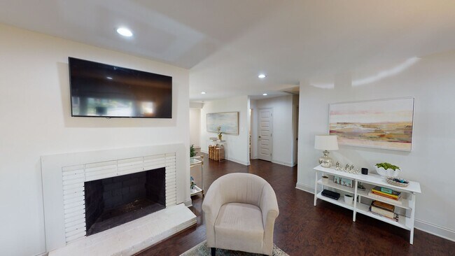 1329 Mockingbird Ln