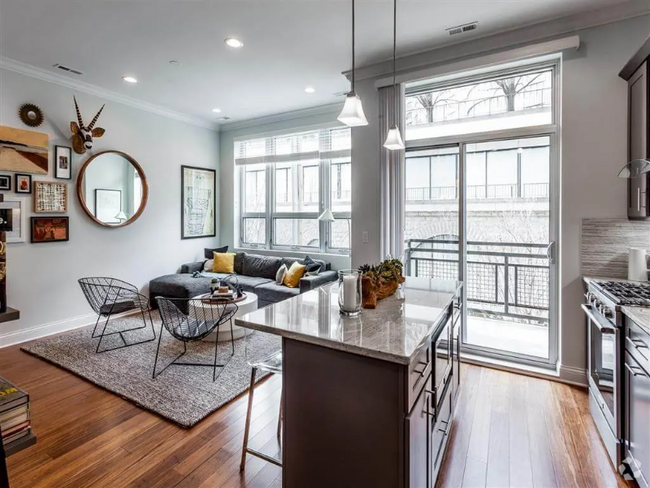 Building Photo - 829 S Wells St Rental