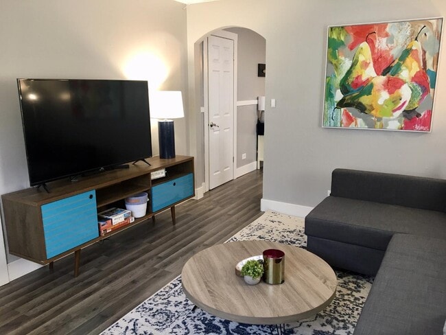 Photo - 1120 W Barry Ave
