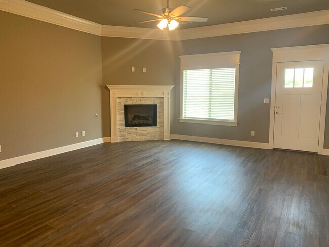 Photo - FIRST MONTHS RENT FREE! 3 BEDROOM HOUSE! L...