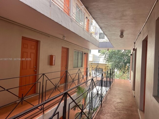 Photo - 141 SW 14th Ave Unit 5