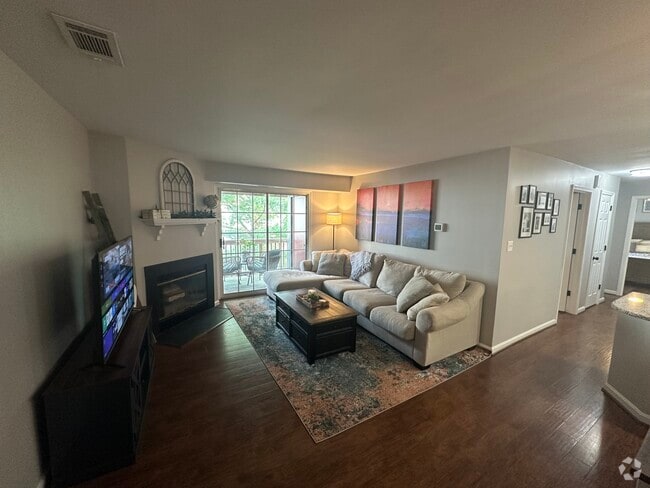 Building Photo - 6903 Victoria Dr Unit G Rental