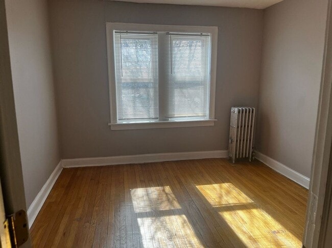 Photo - 1336 E 76th St