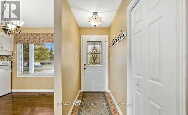 Photo - 1252 Royal Dr