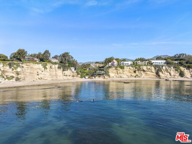 6671 Dume Dr