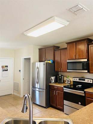 Photo - 1562 Tamarind Rd