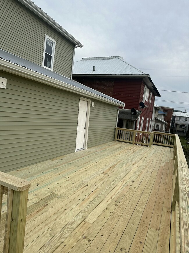Photo - 225 N 6th St