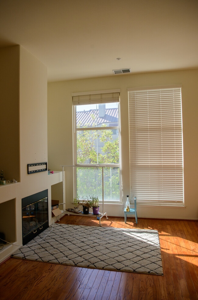 Photo - 205 Town Green Ln