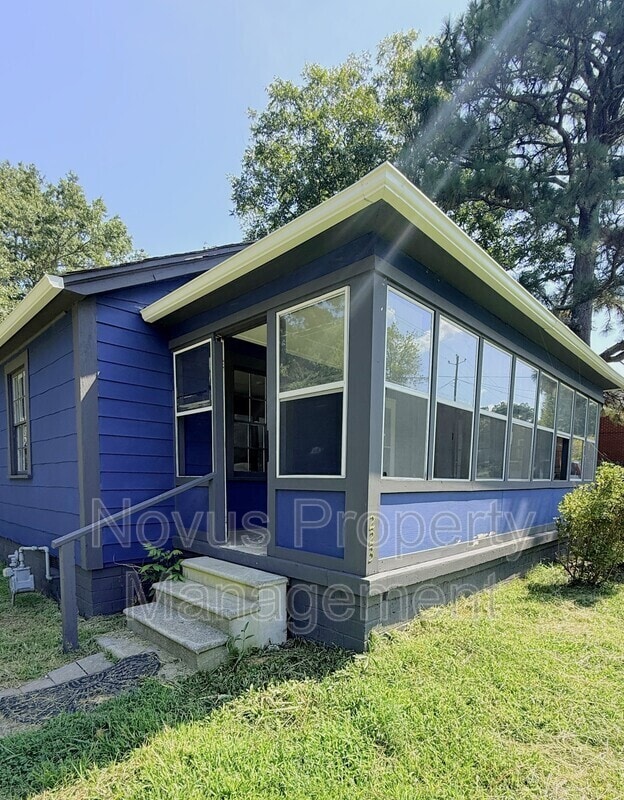 Photo - 223 Waddell St