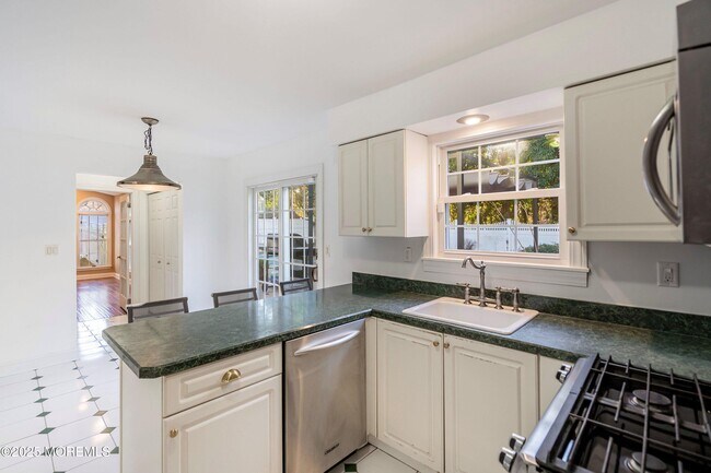 Photo - 100 Wicklow Ct