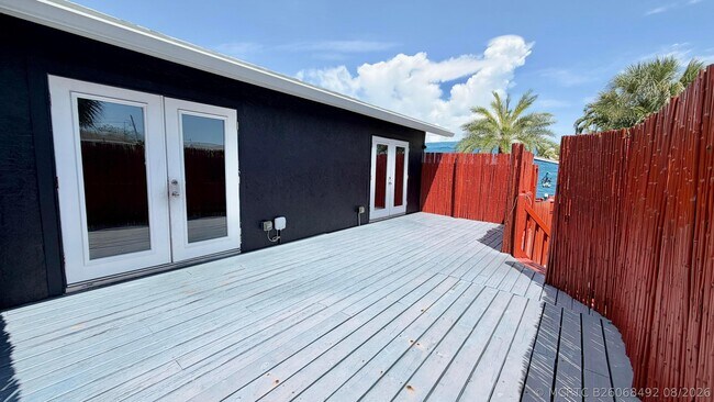 Photo - 907 N A St