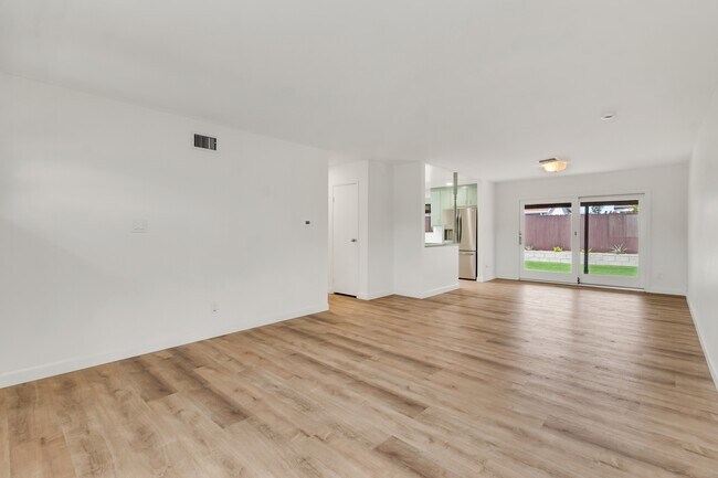4820 Cobb Dr