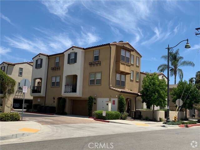 Building Photo - 636 S Gladys Ave Unit A Rental