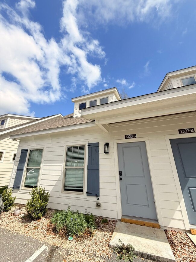 Building Photo - 1323 N Bronough St Unit 2