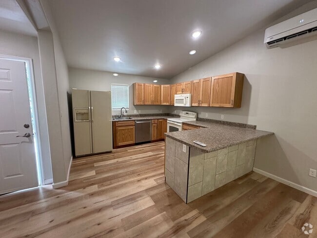 Building Photo - 1346 Texas Ave Unit 1346 Texas Avenue  B Rental