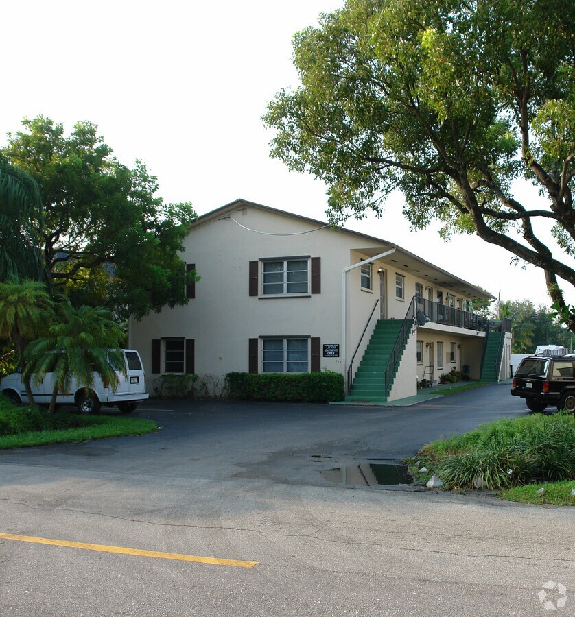 Primary Photo - 108 SW 9th St Apartments