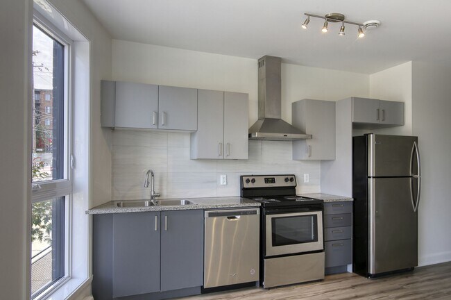 Photo - 6600 Av. de Darlington Unit 110