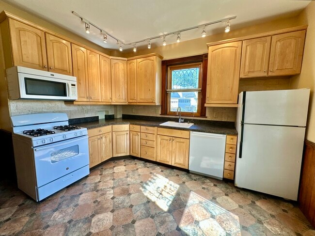 Photo - 2 Marbury Ter Apartments Unit 2