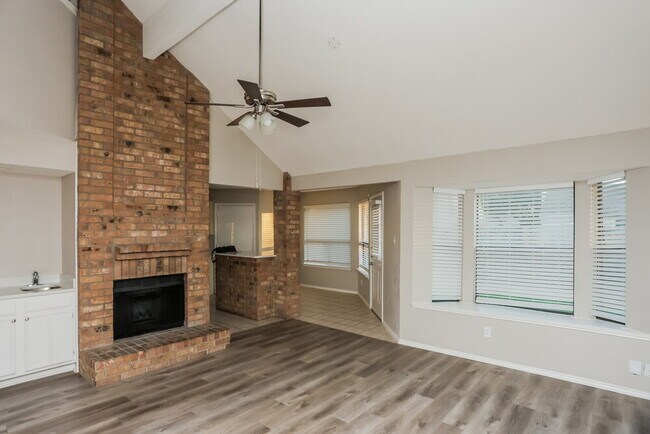 Photo - 2413 Claremont Dr