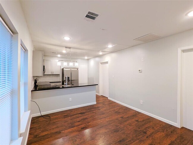 Photo - 303 North Loop