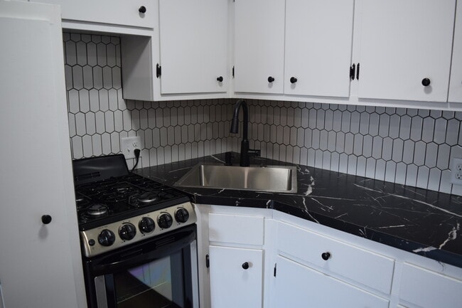 Photo - 113 N Cedar Ave Unit Apt 3