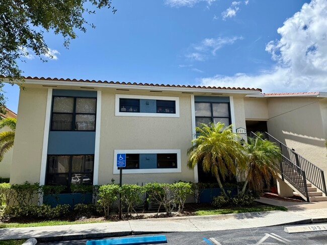 Photo - 1513 Lake Crystal Dr Unit C