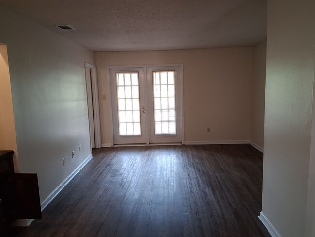 Photo - 2110 Lennox St