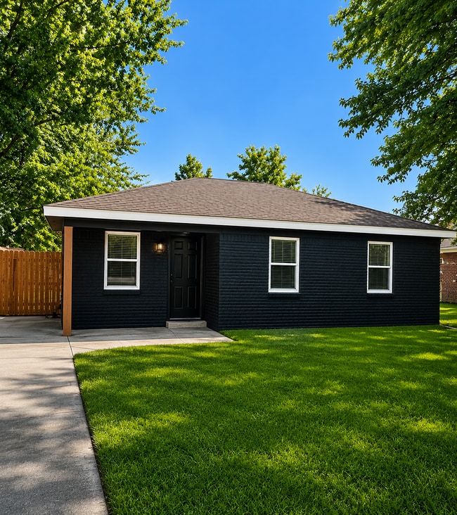 Building Photo - 617 Moccasin Dr