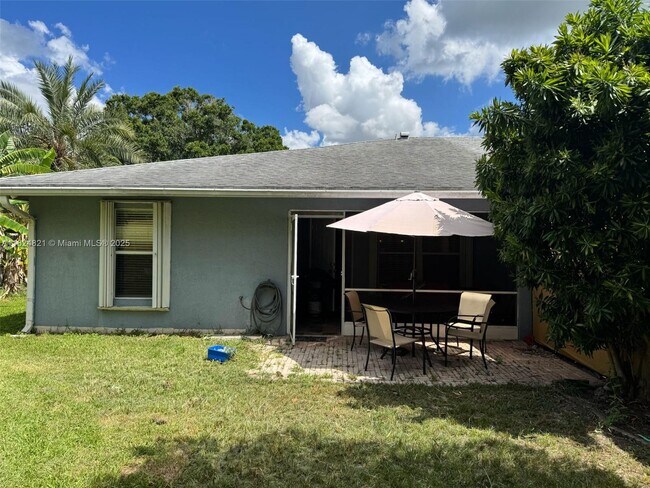 Photo - 134 Sparrow Dr Townhome