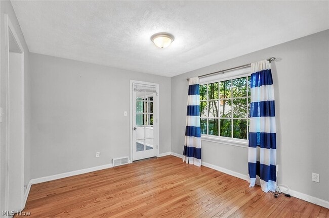 Photo - 1130 Haselton Rd