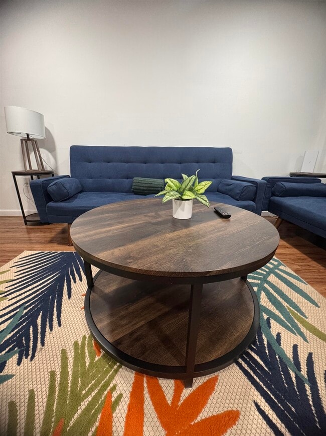 Photo - 375 Whiton St