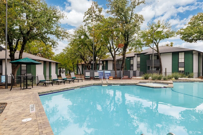 EXT-003_WashingtonApt_ExterAm_1225K7_XS - The Washington Apartment Homes