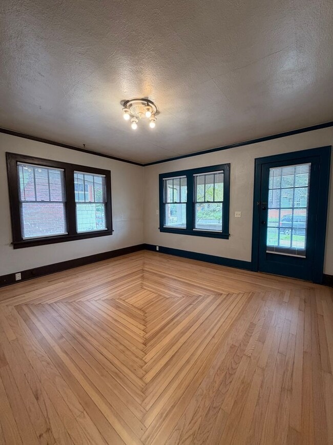 Photo - Corner lot 2-bedroom Bungalow