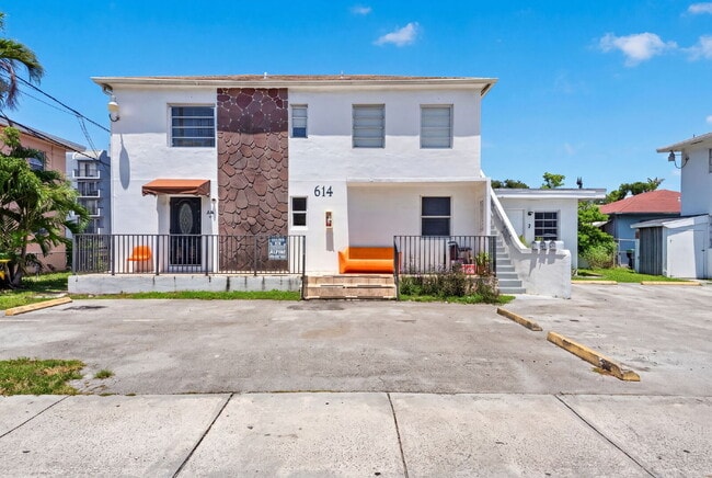 Photo - Little Havana 2BR | Assigned Parking | Water Included Unidad U