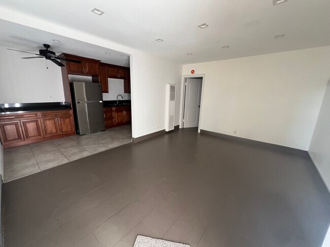 Photo - 6906 Marbrisa Ave Unit D