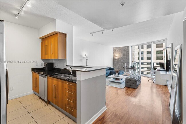 Photo - 335 S Biscayne Blvd Unidad 3404