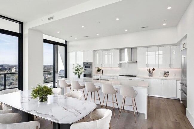 Photo - 2425 Peachtree Rd NE Unidad 1705