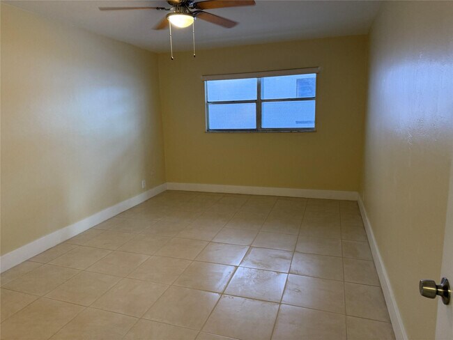 Photo - 1450 N Riverside Dr Unit 208
