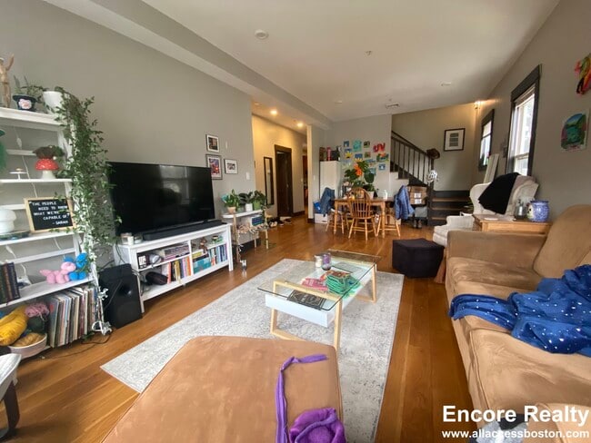 Photo - 46 Creighton St Unit 3