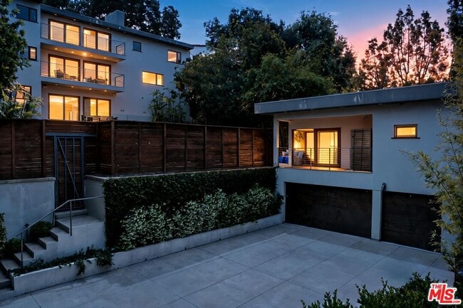 Photo - 2035 De Mille Dr