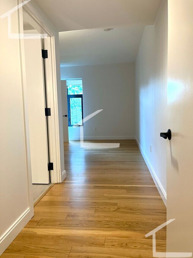 Photo - Avl NOW! No fee! New const. 2BR/2BA near P...