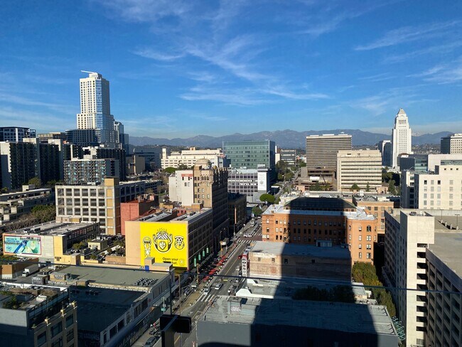 Building Photo - 400 S Broadway Rental