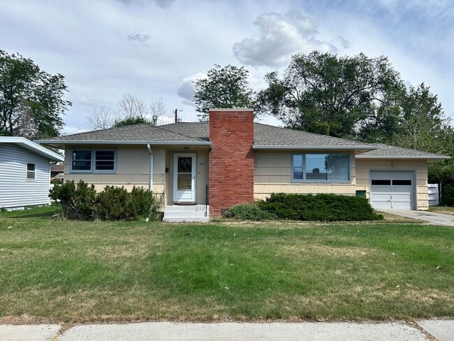 Building Photo - Adorable midtown home!